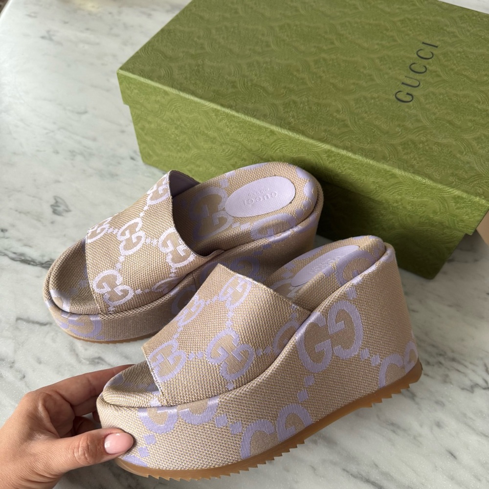 Gucci ‘Angelina’ Sandals 38.5 Platform Slides Lavender Beige Monogram GG Wedges